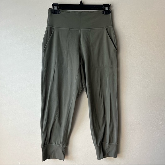 Lululemon Align Jogger Crop *23"
Army Green - Picture 4 of 13